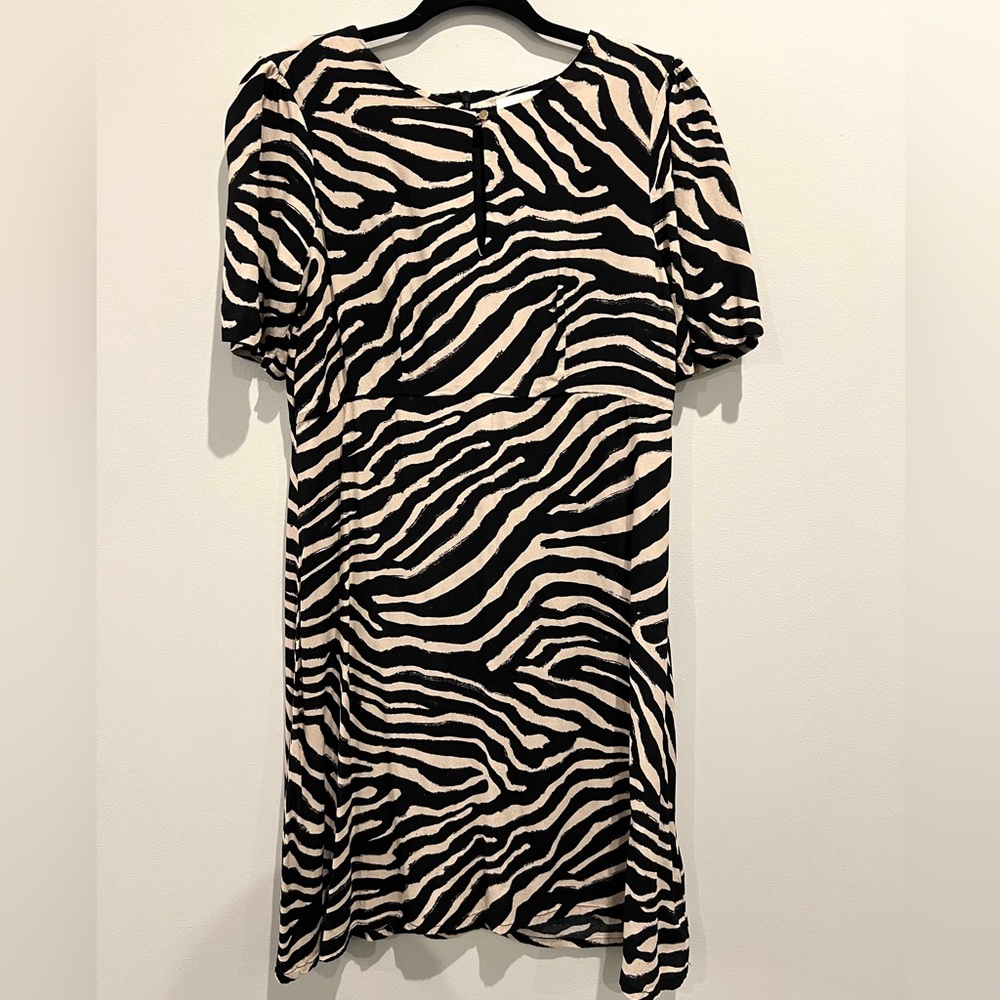 H&M Zebra Black White Short Sleeve Keyhole Dress Size 10